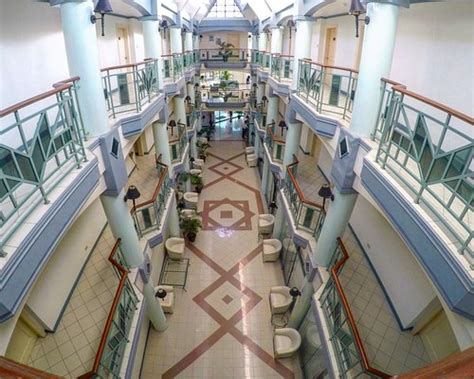 hotels near la salle university